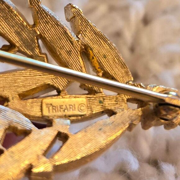 Crown Trifari Gold + White Spikelets Rare Brooch Pin - Picture 4 of 6